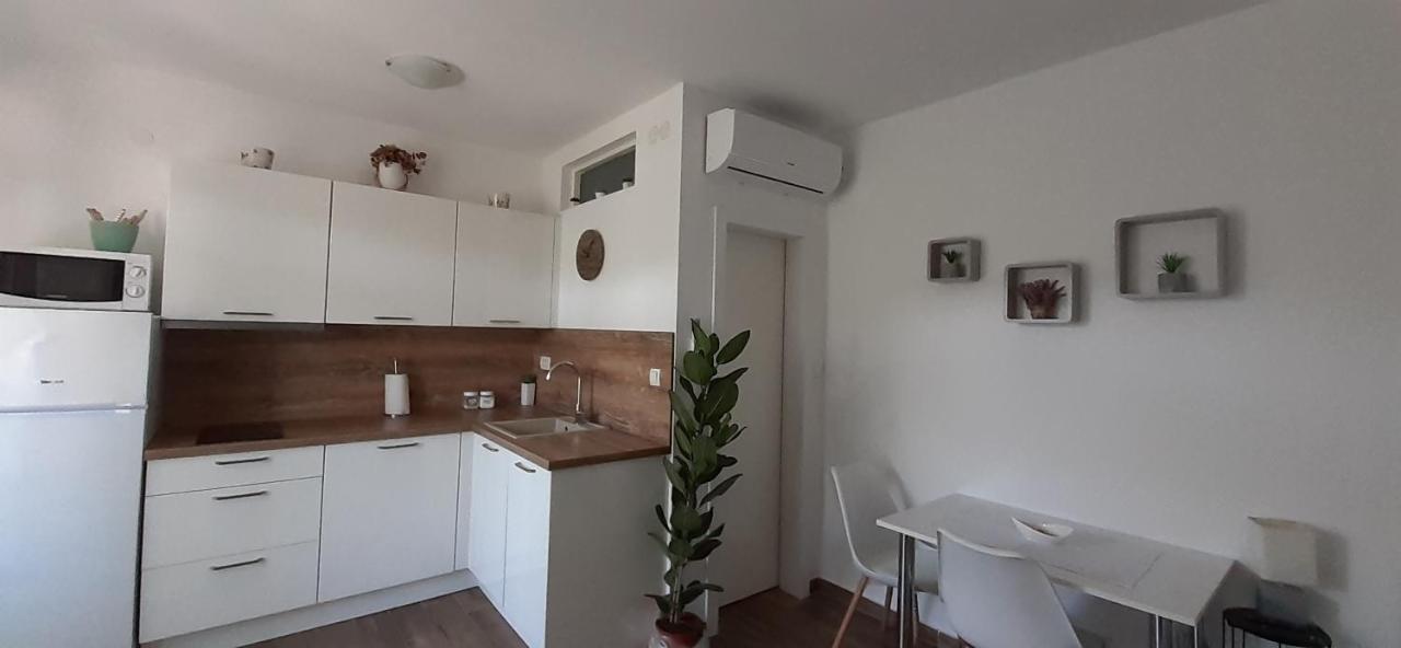 Studio Bianca - Studio With Terrace Near The Sea Sukošan 외부 사진