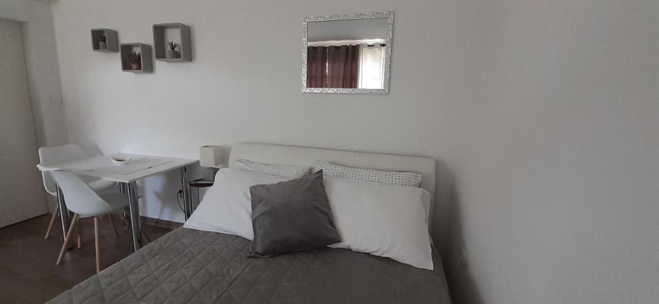 Studio Bianca - Studio With Terrace Near The Sea Sukošan 외부 사진
